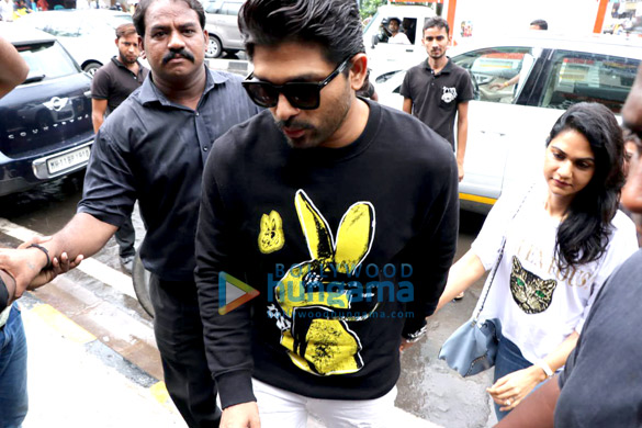 photos tamannaah bhatia farhan akhtar shibani dandekar and others spotted at bastian in bandra 2