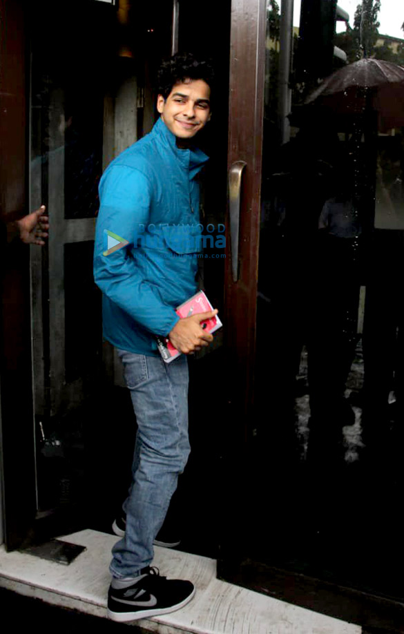 photos tamannaah bhatia farhan akhtar shibani dandekar and others spotted at bastian in bandra5