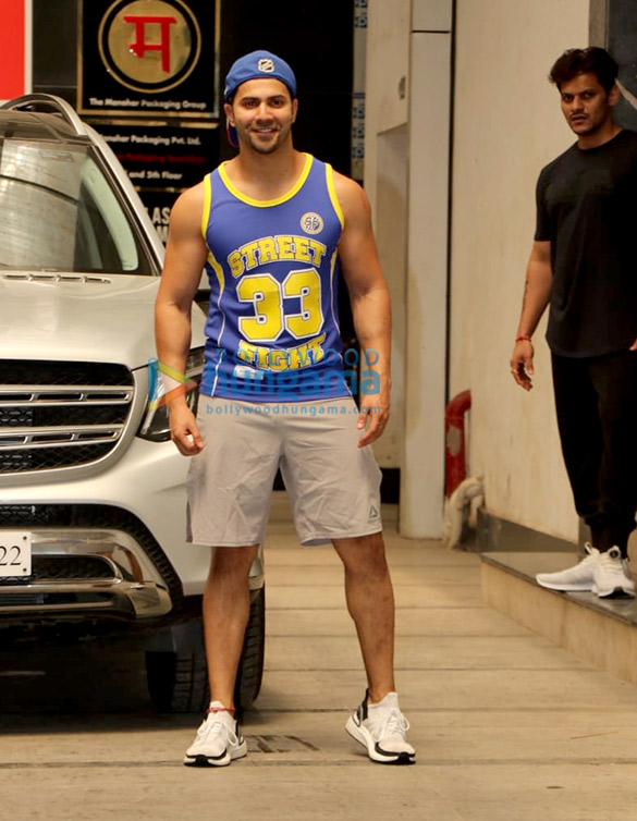 photos varun dhawan yami gautam and kunal khemu spotted at the gym in khar 2