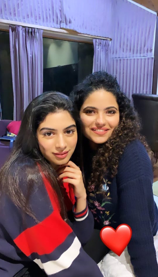 WATCH VIDEO: Janhvi Kapoor turns makeup artist for her sister Khushi Kapoor and the result is beautiful WATCH VIDEO: Janhvi Kapoor turns makeup artist for her sister Khushi Kapoor and the result is beautiful