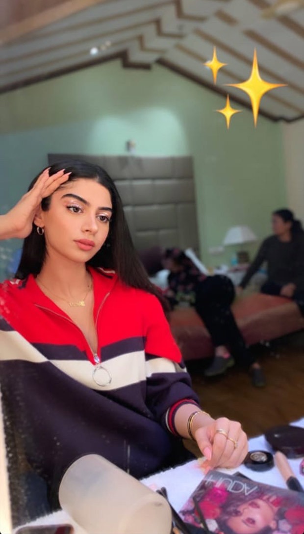 WATCH VIDEO: Janhvi Kapoor turns makeup artist for her sister Khushi Kapoor and the result is beautiful WATCH VIDEO: Janhvi Kapoor turns makeup artist for her sister Khushi Kapoor and the result is beautiful