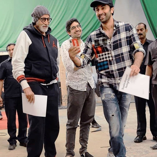 This photo of Ranbir Kapoor and Amitabh Bachchan from the sets of Brahmastra is taking the internet by storm! 