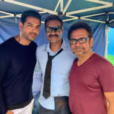 Anees Bazmee strikes a pose with his first hero and latest hero Ajay Devgn and John Abraham on the sets of Pagalpanti