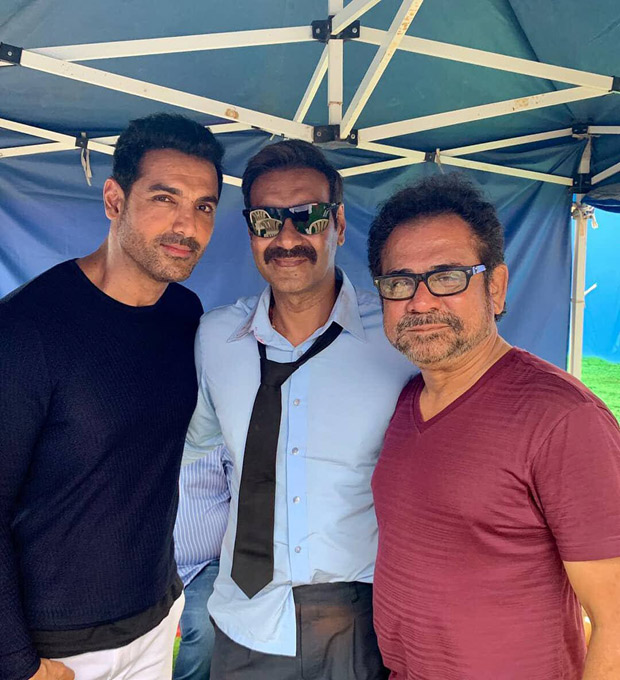 Anees Bazmee strikes a pose with his first hero and latest hero Ajay Devgn and John Abraham on the sets of Pagalpanti