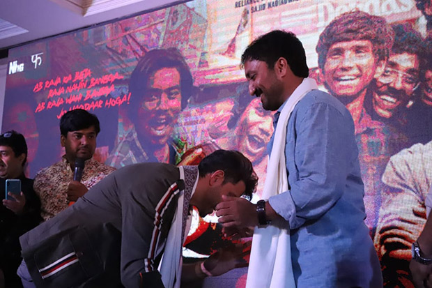 Hrithik Roshan stuns & moves Anand Kumar by touching his feet in public