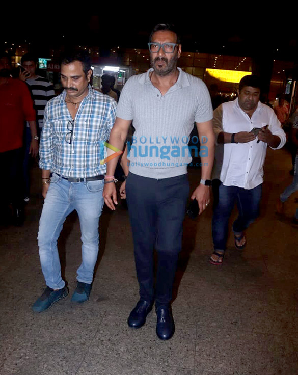photos ajay devgn kajol and khushi kapoor snapped at the airport 3