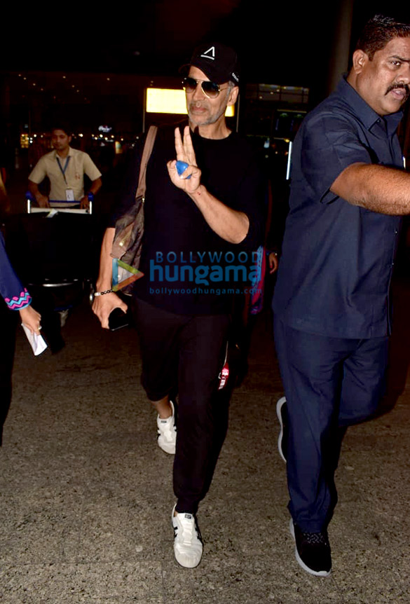 Photos: Akshay Kumar, Pooja Hegde, Anil Kapoor and others snapped at the airport