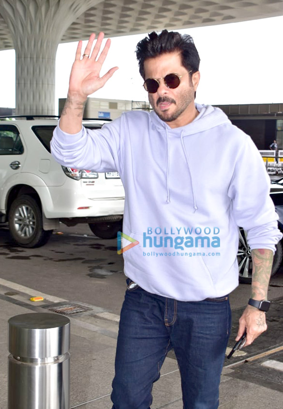 photos akshay kumar pooja hegde anil kapoor and others snapped at the airport 3