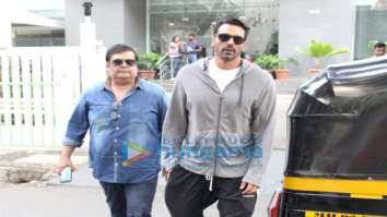 Photos: Arjun Rampal spotted outside Hinduja Hospital