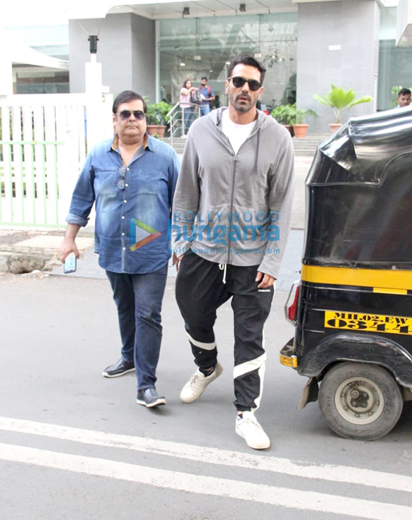 Photos: Arjun Rampal spotted outside Hinduja Hospital Photos: Arjun Rampal spotted outside Hinduja Hospital