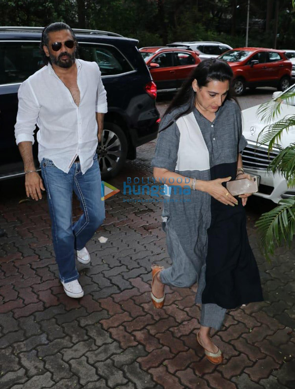photos celebrities visit the late areef patels residence in bandra 6