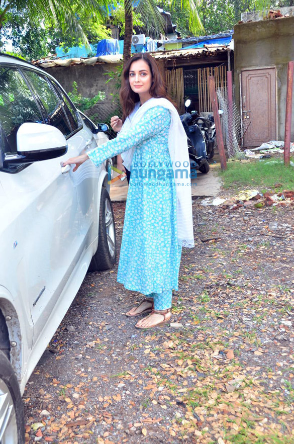 Photos: Dia Mirza spotted after a photoshoot in Versova Photos: Dia Mirza spotted after a photoshoot in Versova