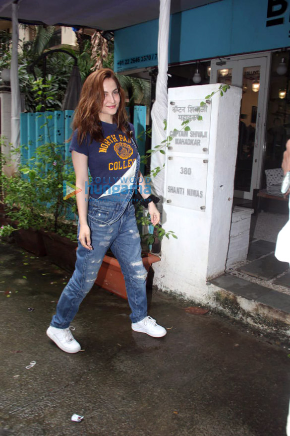 photos elli avrram spotted in bandra 2