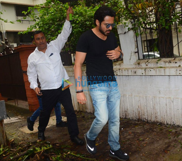 photos emraan hashmi snapped in juhu 2 2