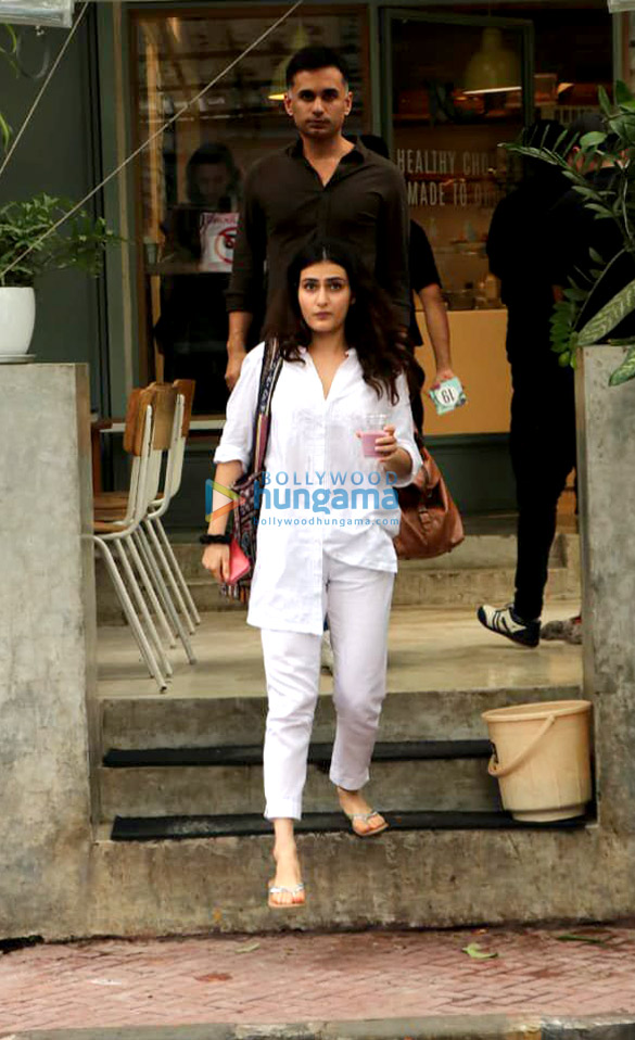 photos fatima sana shaikh snapped with a friend at the kitchen garden in bandra 3