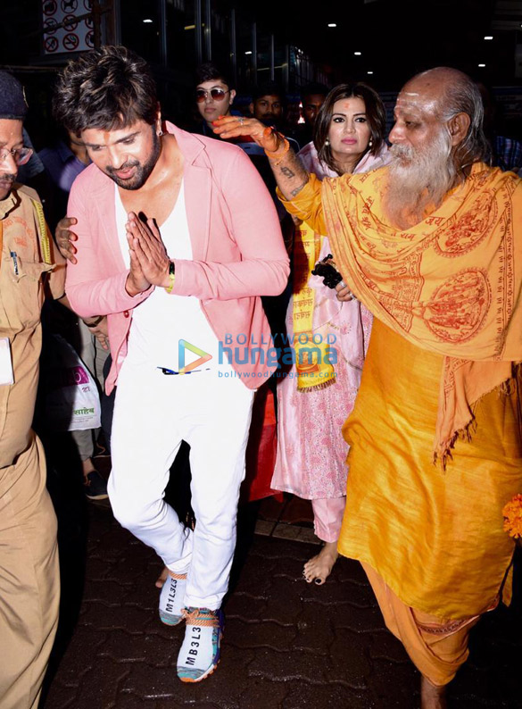 photos himesh reshammiya snapped visiting siddhivinayak temple on his birthday 2