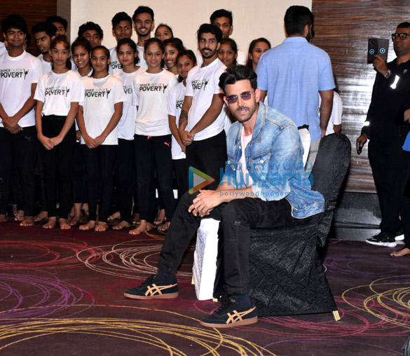 photos hrithik roshan and mrunal thakur snapped at super 30 promotional event 6