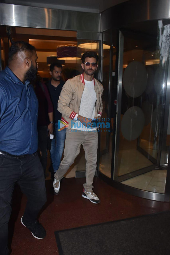photos hrithik roshan snapped promoting his film super 30 3