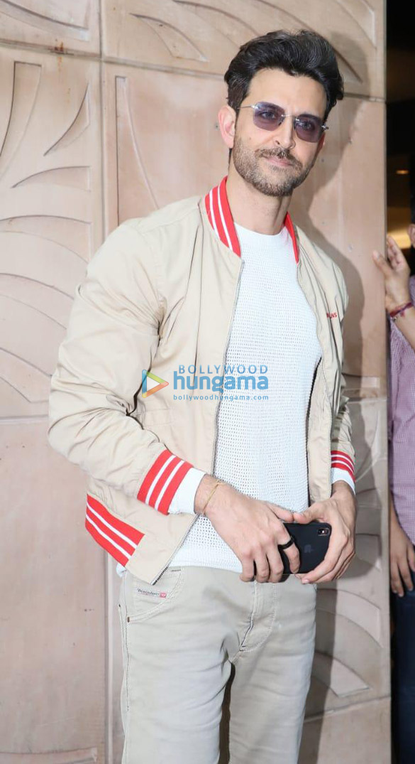 photos hrithik roshan snapped promoting his film super 30 6