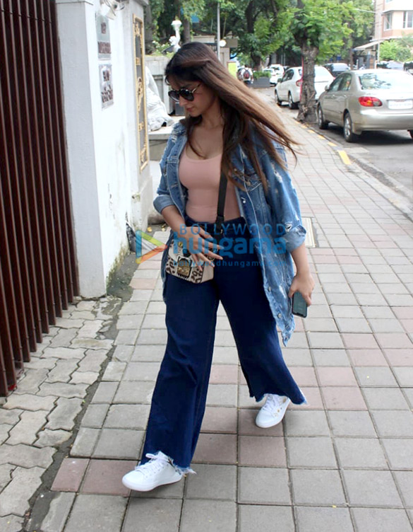 photos ileana dcruz snapped at a clinic in bandra 2