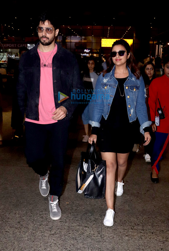 photos kareena kapoor khan parineeti chopra kiara advani and others snapped at the airport 2