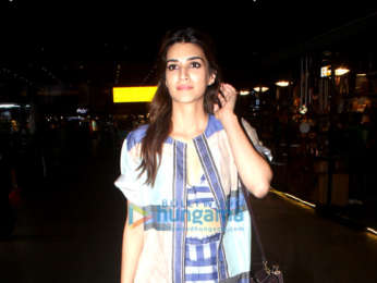 Photos: Kriti Sanon, Janhvi Kapoor and Hiten Tejwani snapped at the airport