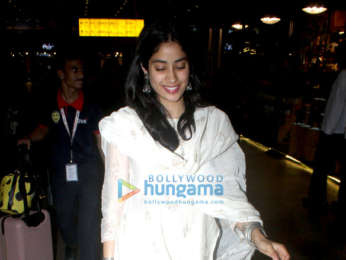Photos: Kriti Sanon, Janhvi Kapoor and Hiten Tejwani snapped at the airport