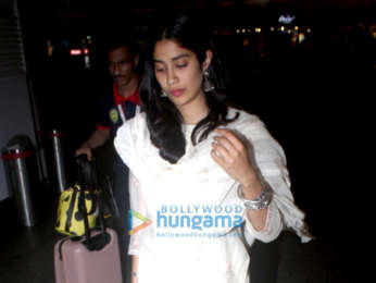 Photos: Kriti Sanon, Janhvi Kapoor and Hiten Tejwani snapped at the airport