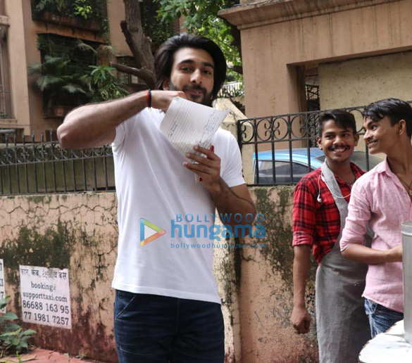 photos meezaan jaffrey snapped at sanjay leela bhansalis office in juhu 3