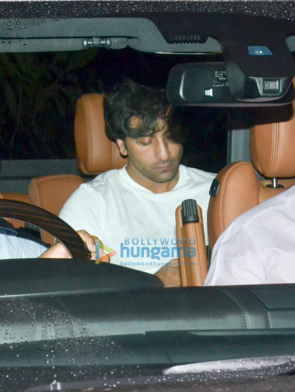 photos ranbir kapoor and deepika padukone spotted at luv ranjans house in juhu 1