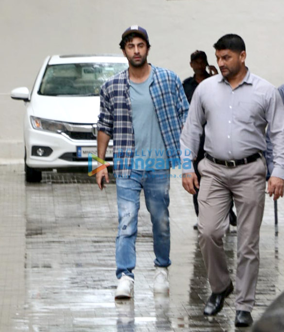 photos ranbir kapoor snapped at the dharma productions office 2