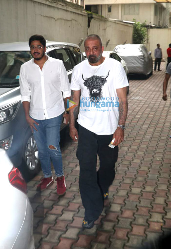 Photos: Sanjay Dutt spotted at Mahesh Bhatt’s office in Khar Photos: Sanjay Dutt spotted at Mahesh Bhatt’s office in Khar