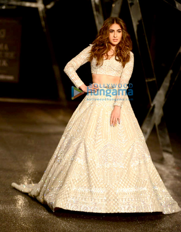 photos sara ali khan walks the ramp for shane falguni at india couture week 2019 6