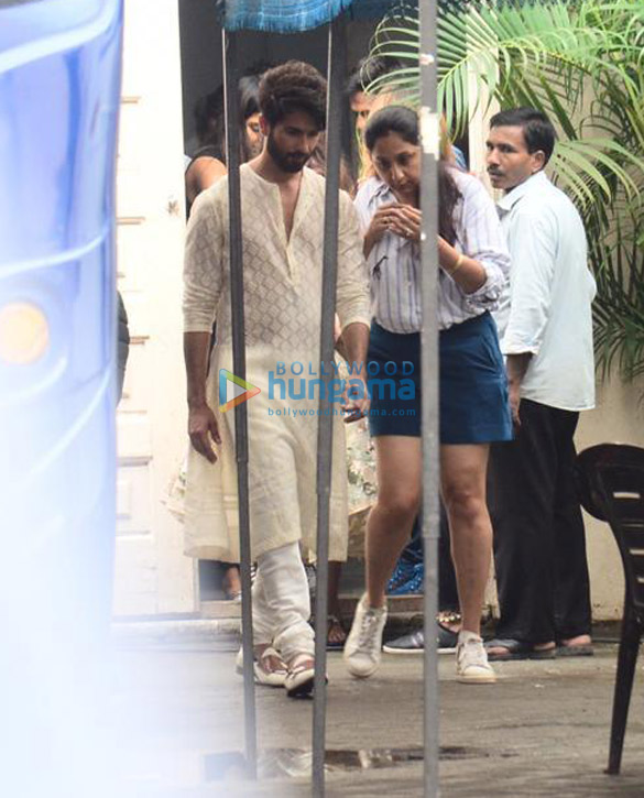 photos shahid kapoor and mira rajput snapped post in mumbai 3