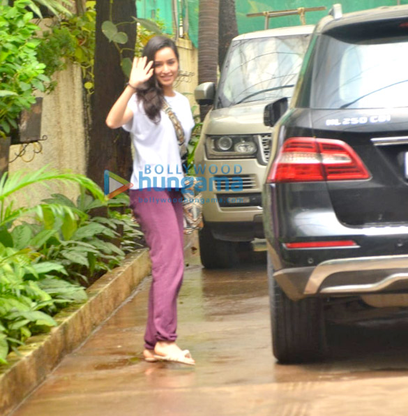 photos shraddha kapoor snapped at a dubbing studio in juhu 3