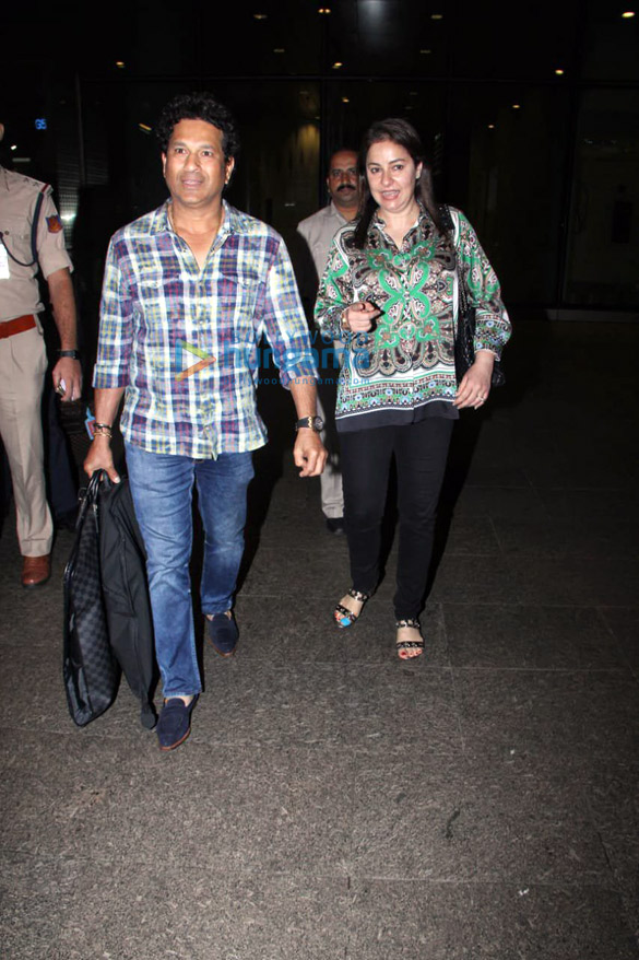 photos sidharth malhotra parineeti chopra and sachin tendulkar snapped at the airport 2
