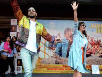 Photos: Sidharth Malhotra and Parineeti Chopra snapped promoting their film Jabariya Jodi at National College in New Delhi