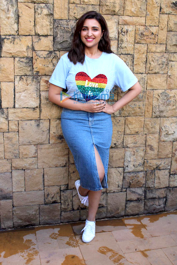 photos sidharth malhotra and parineeti chopra snapped promoting their film jabariya jodi in juhu 4