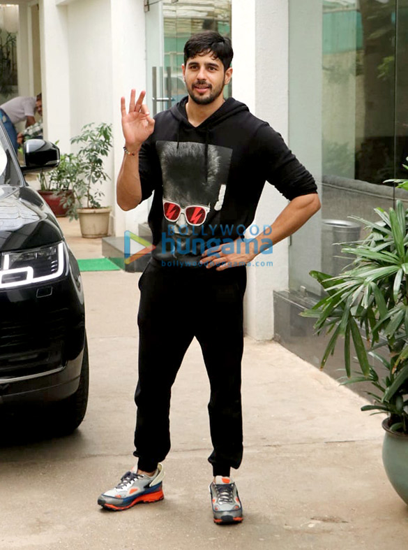 photos sidharth malhotra spotted at sunny super sound in juhu 1