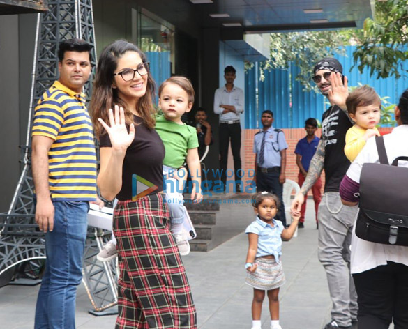 photos sunny leone snapped with her kids at play school in juhu 1 2