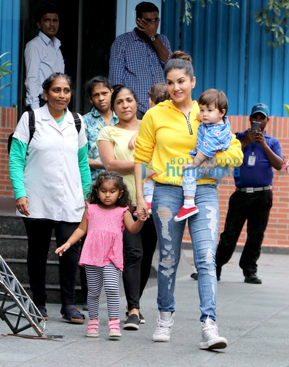 photos sunny leone snapped with her kids at play school in juhu 1