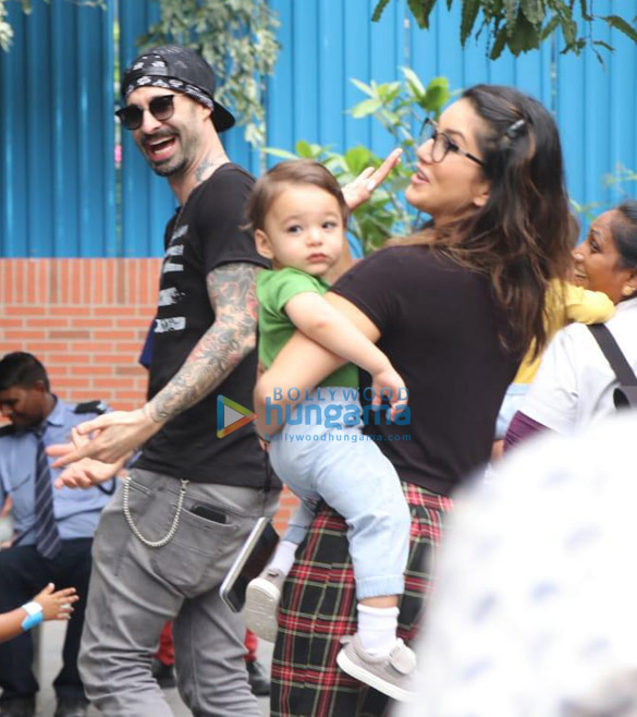 photos sunny leone snapped with her kids at play school in juhu 2 2
