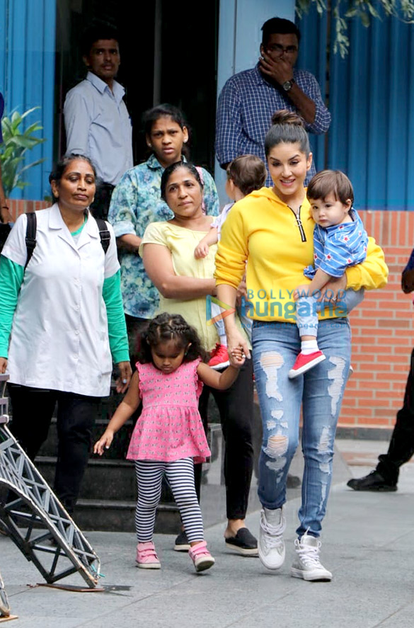 photos sunny leone snapped with her kids at play school in juhu 2
