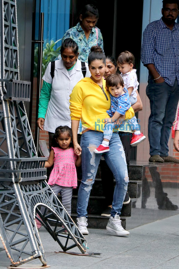 photos sunny leone snapped with her kids at play school in juhu 3