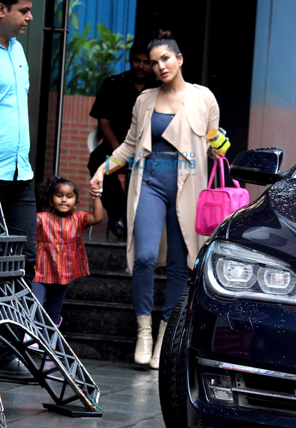 Photos: Sunny Leone spotted with her kids in Juhu Photos: Sunny Leone spotted with her kids in Juhu