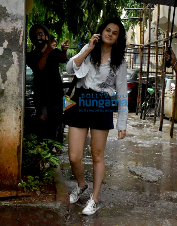 photos taapsee pannu and ameesha patel snapped at kromakay salon in juhu 1