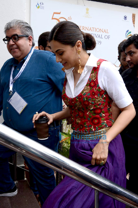 photos tapsee pannu snapped attending the 10th jagran film festival at srifort auditorium in delhi 4