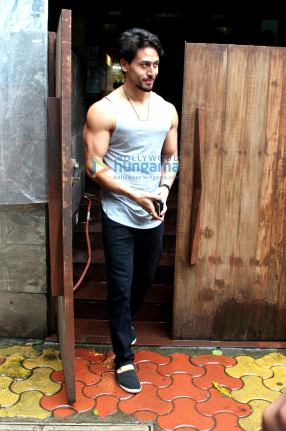 photos tiger shroff spotted at indigo in bandra 4