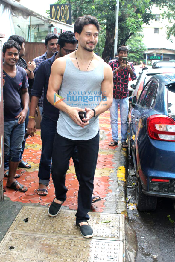 photos tiger shroff spotted at indigo in bandra 5