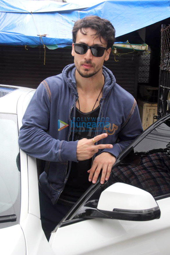 photos tiger shroff spotted at the gym in khar 2